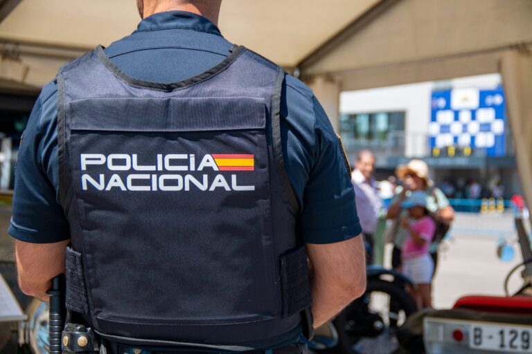 Six months in prison and a €1,000 fine for the man who painted a swastika near a synagogue in Madrid